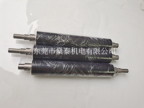 带轴头包胶辊